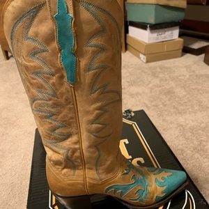 Dan post cowgirl boots like new only worm couple times